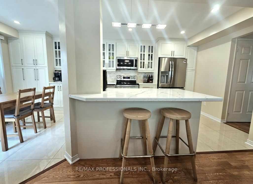 500 Silverthorne Crescent 1 Property Photo 16