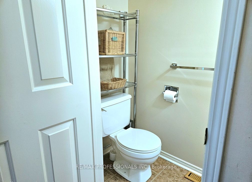 500 Silverthorne Crescent 1 Property Photo 20