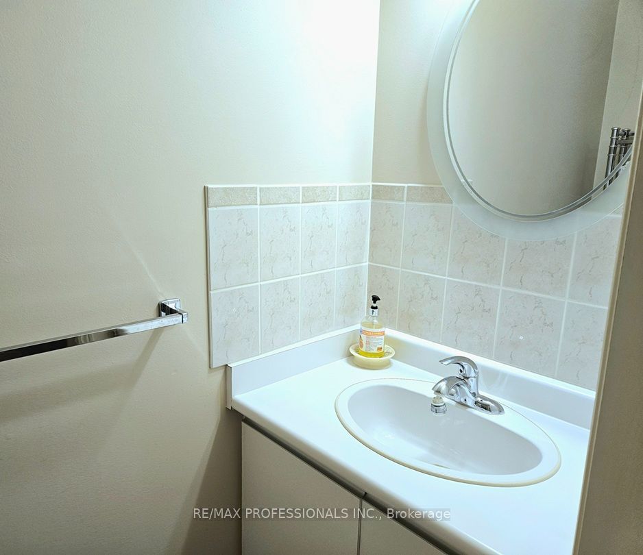 500 Silverthorne Crescent 1 Property Photo 21