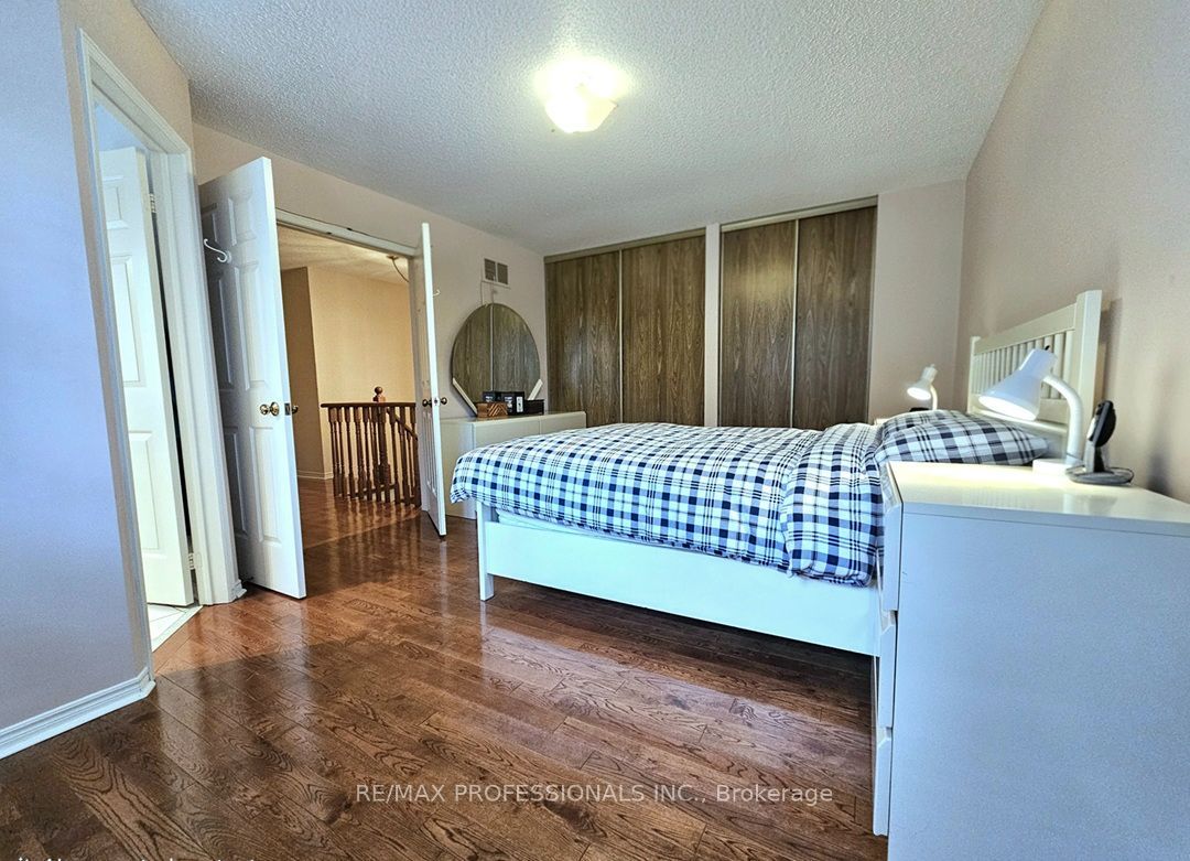 500 Silverthorne Crescent 1 Property Photo 22