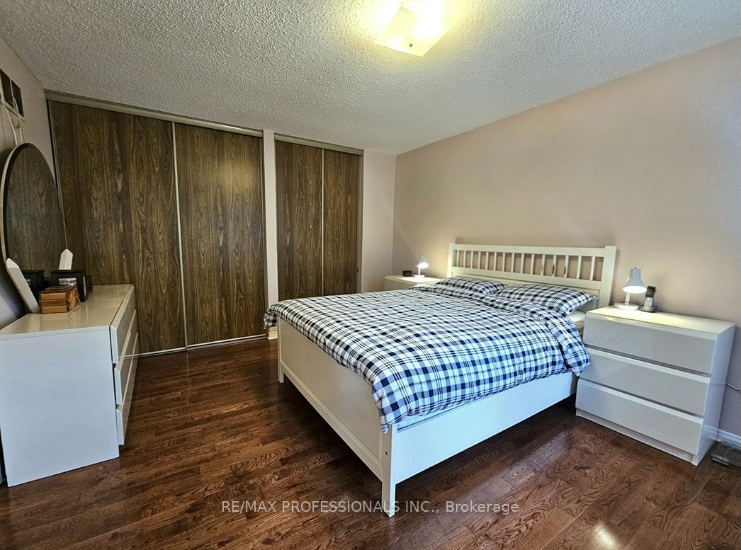 500 Silverthorne Crescent 1 Property Photo 23