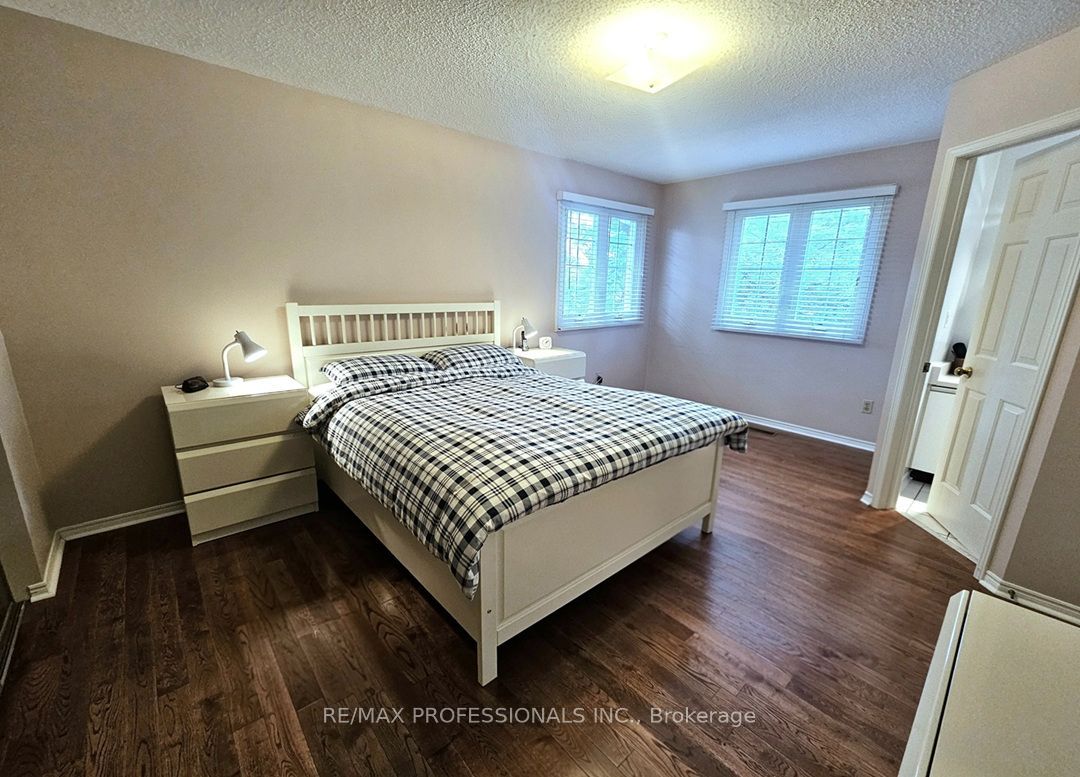 500 Silverthorne Crescent 1 Property Photo 24