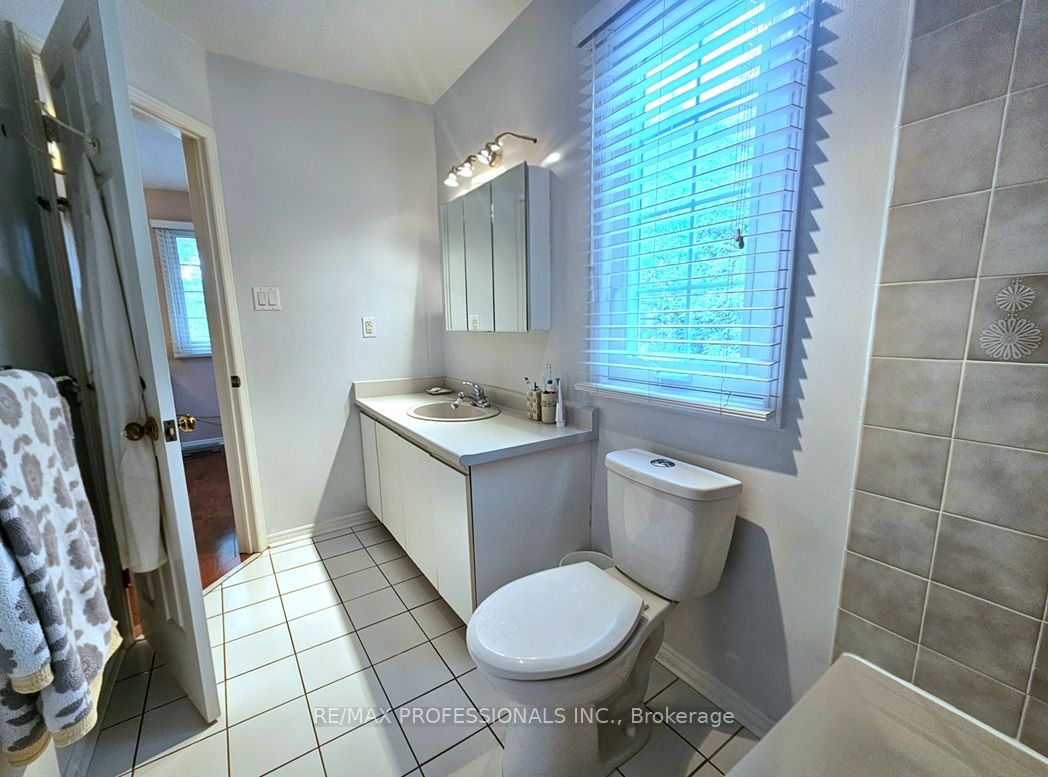 500 Silverthorne Crescent 1 Property Photo 28