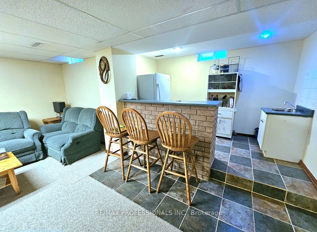 500 Silverthorne Crescent 1 Property Photo 36