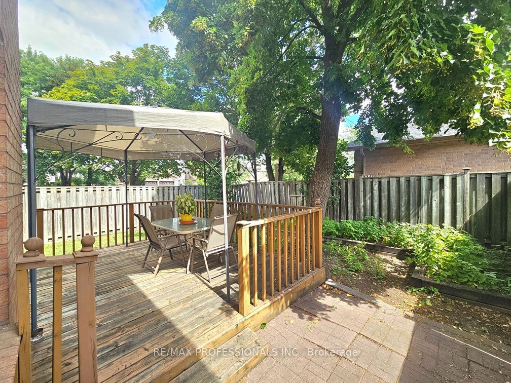 500 Silverthorne Crescent 1 Property Photo 38
