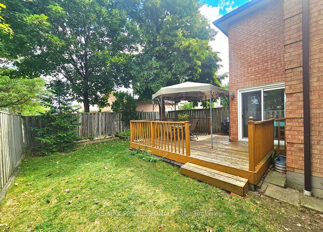 500 Silverthorne Crescent 1 Property Photo 44