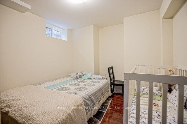 28 Stephanie Avenue Property Photo 2