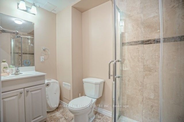 28 Stephanie Avenue Property Photo 3