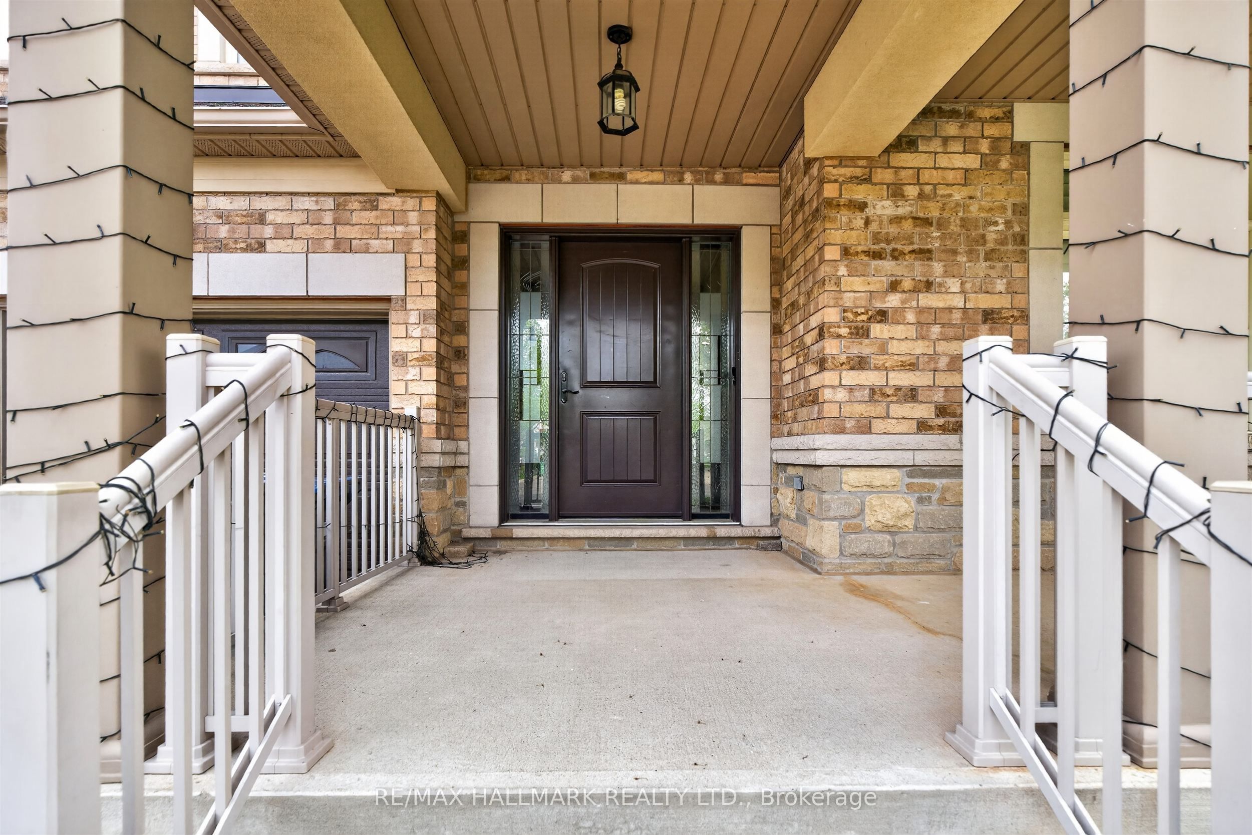 99 Royal West Drive Property Photo 3