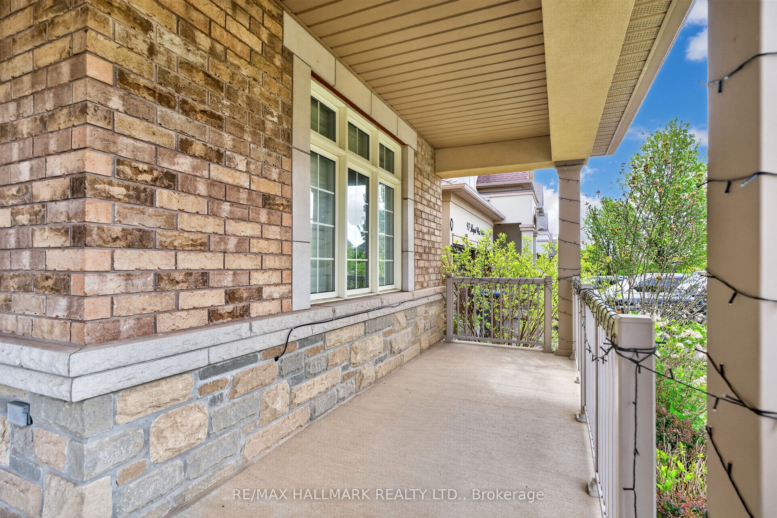 99 Royal West Drive Property Photo 4