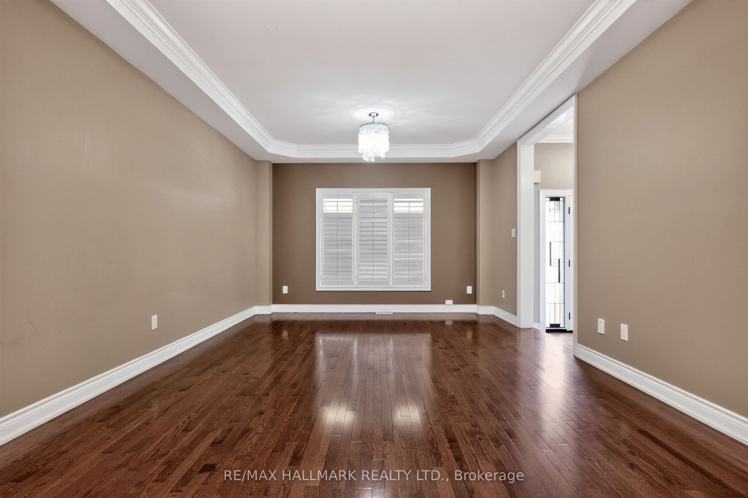 99 Royal West Drive Property Photo 6