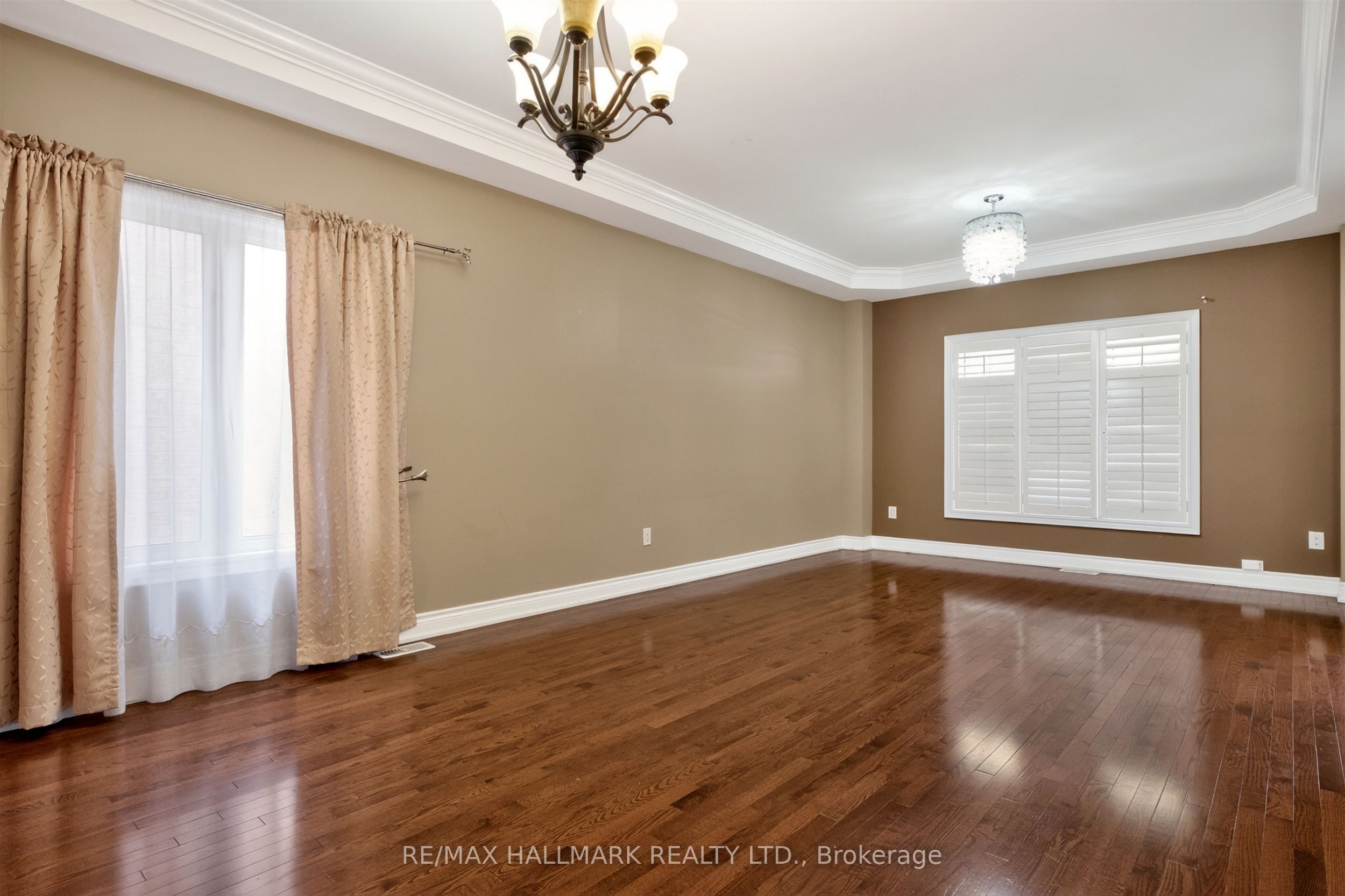 99 Royal West Drive Property Photo 9