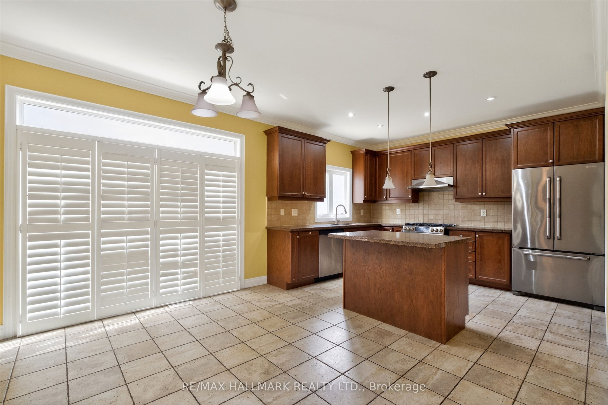 99 Royal West Drive Property Photo 10