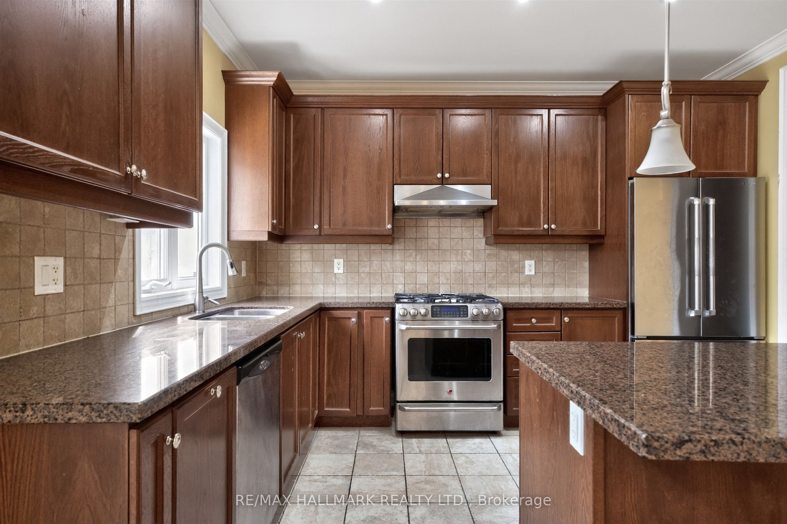 99 Royal West Drive Property Photo 12
