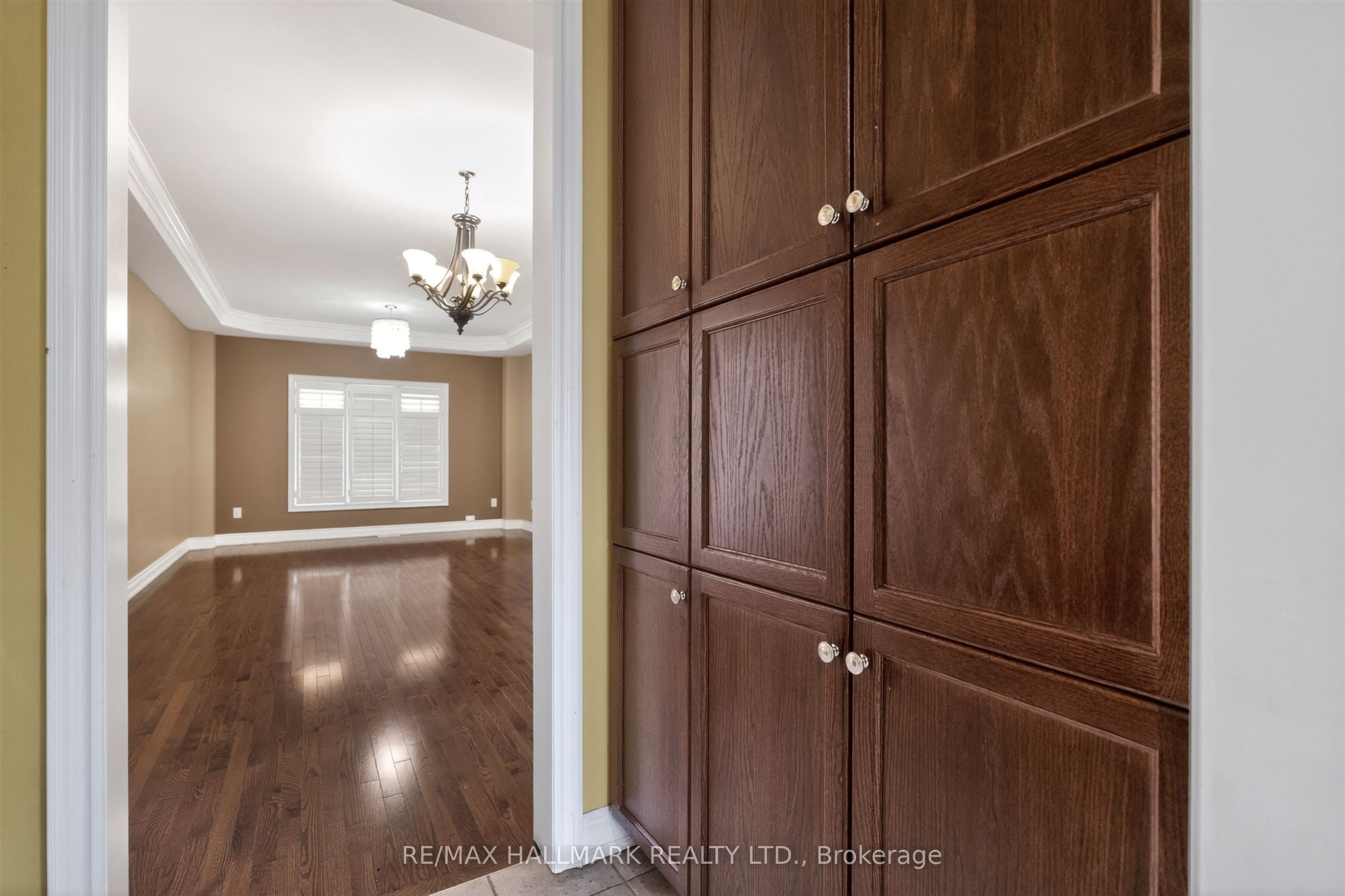 99 Royal West Drive Property Photo 14