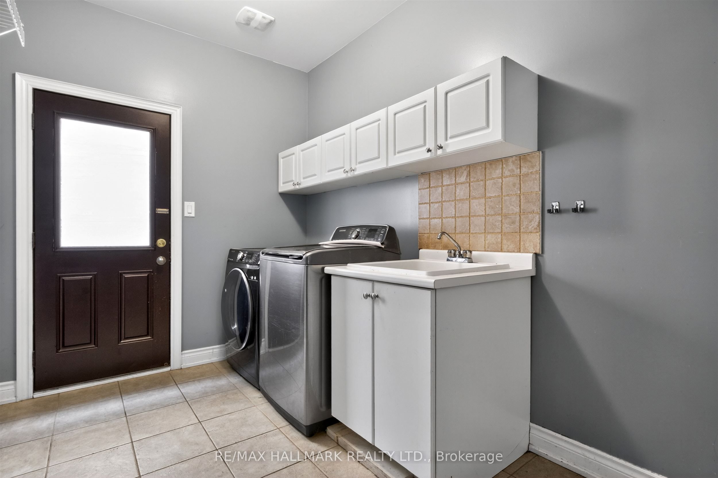 99 Royal West Drive Property Photo 18