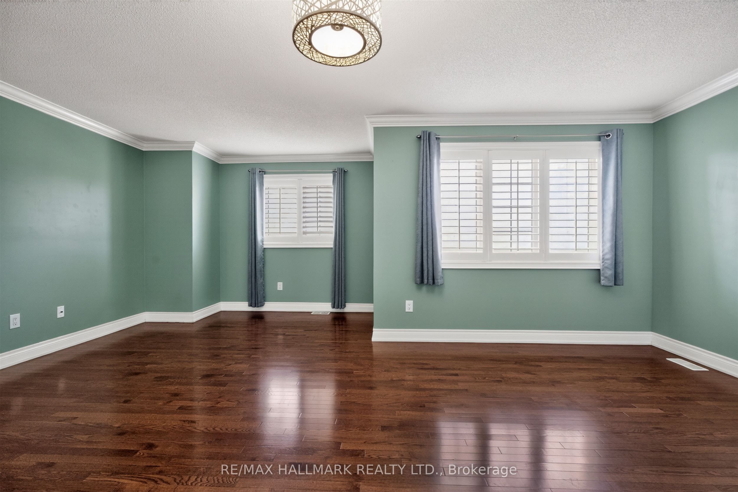 99 Royal West Drive Property Photo 21