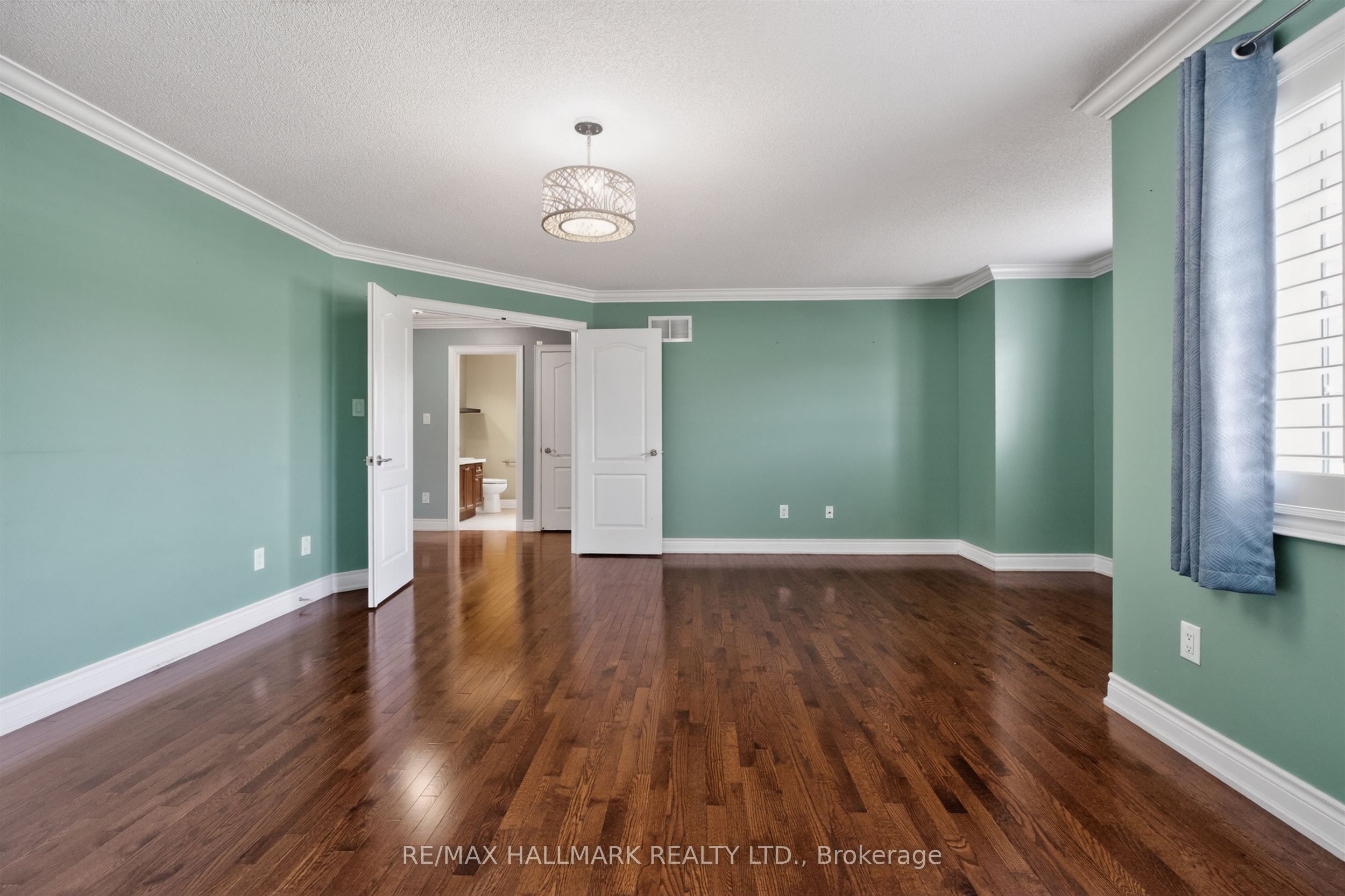 99 Royal West Drive Property Photo 22