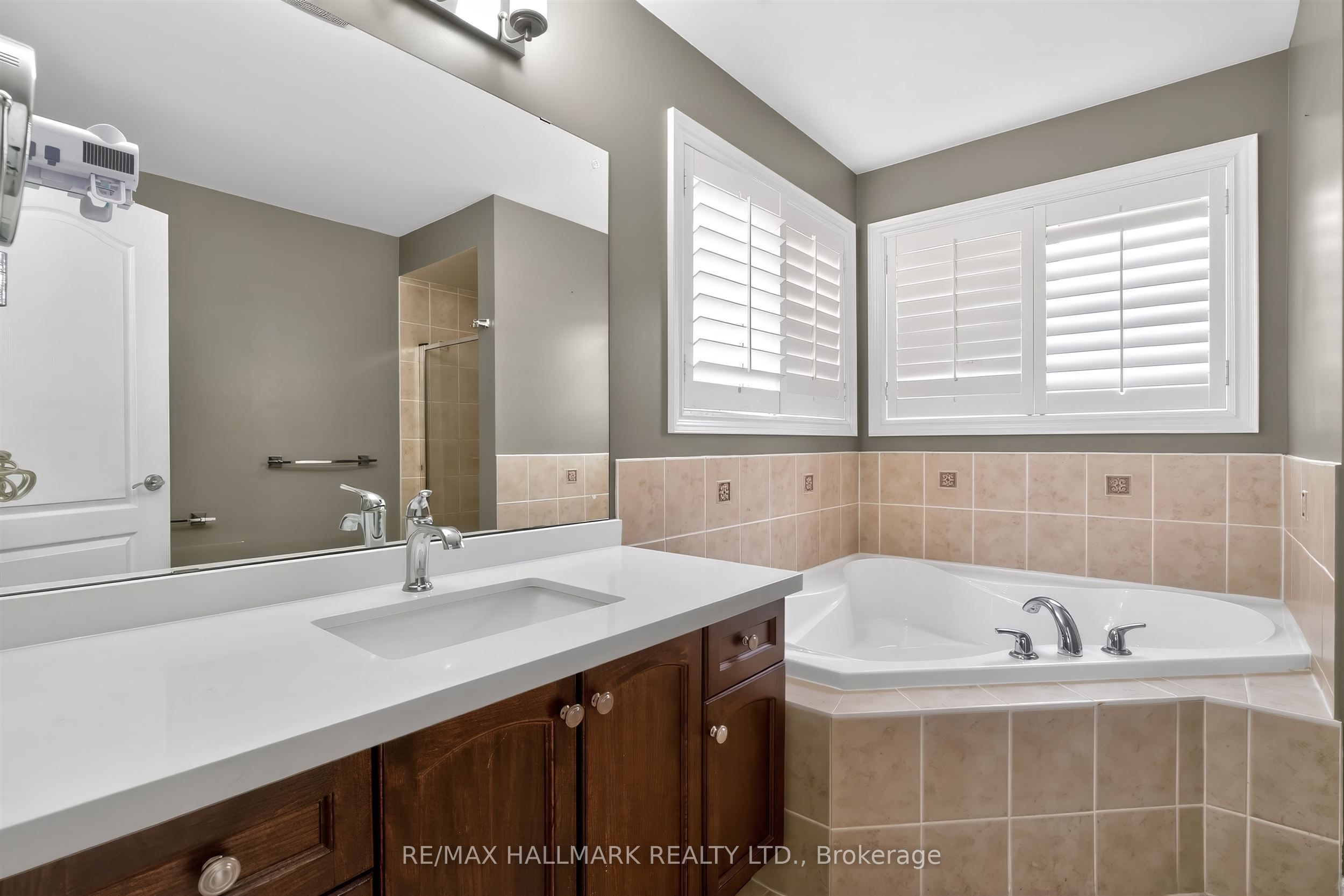 99 Royal West Drive Property Photo 24