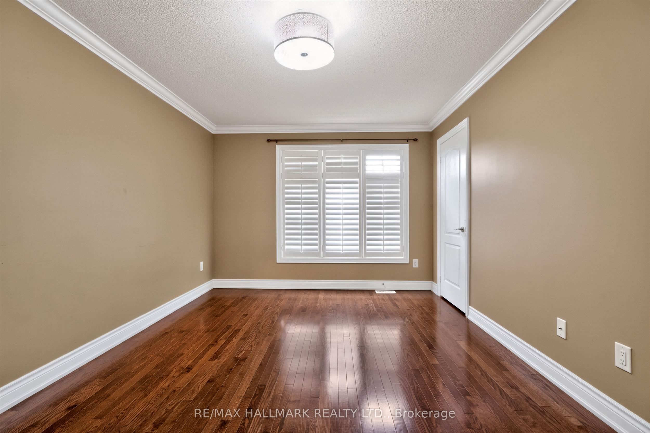 99 Royal West Drive Property Photo 27
