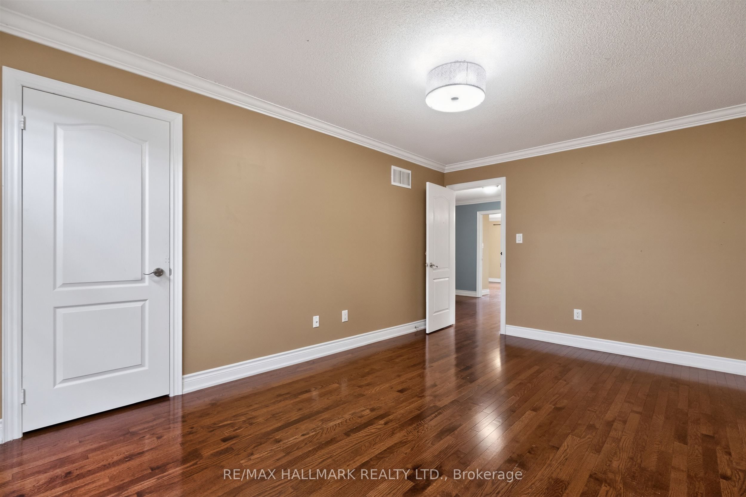 99 Royal West Drive Property Photo 28