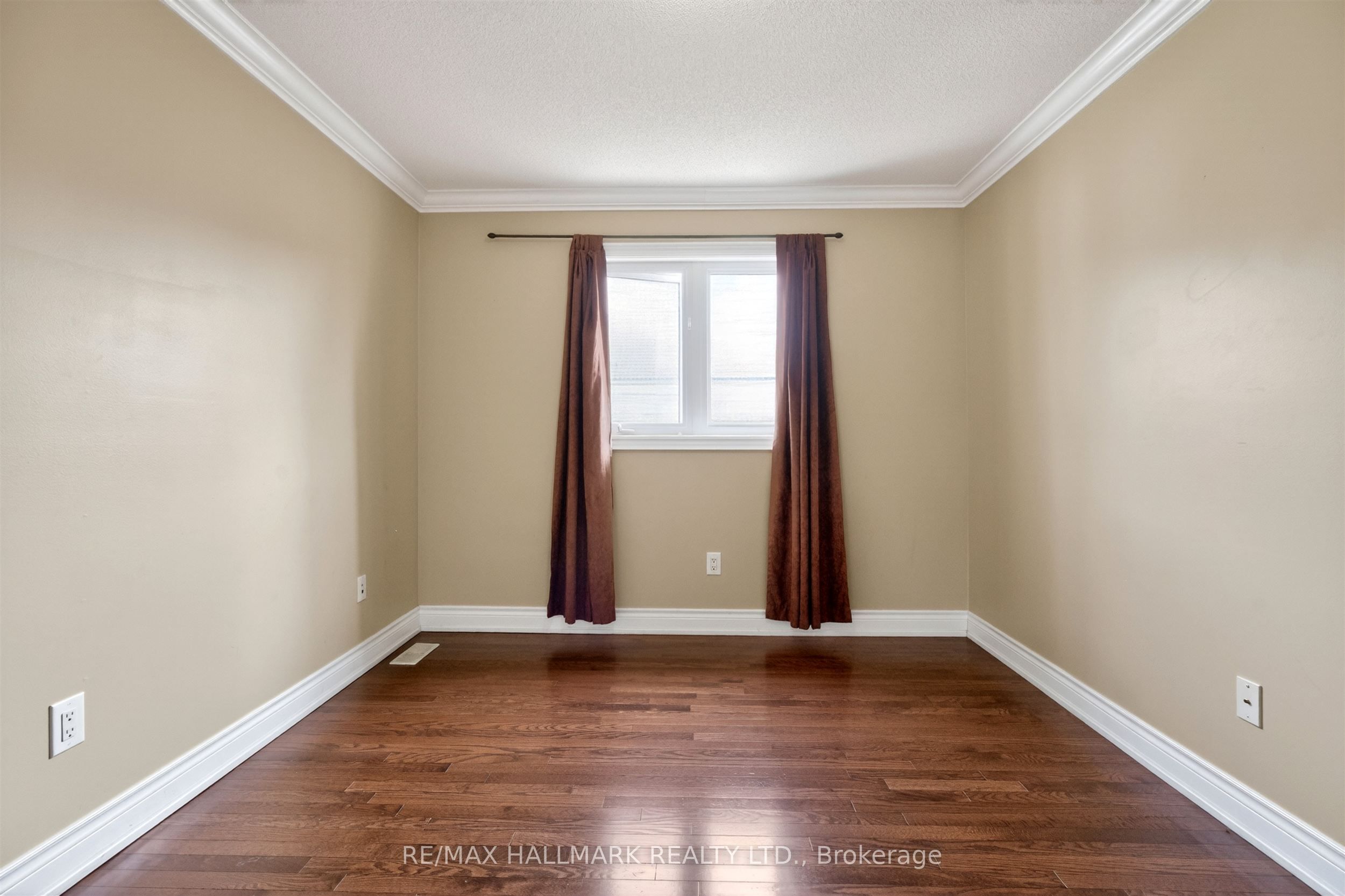 99 Royal West Drive Property Photo 31