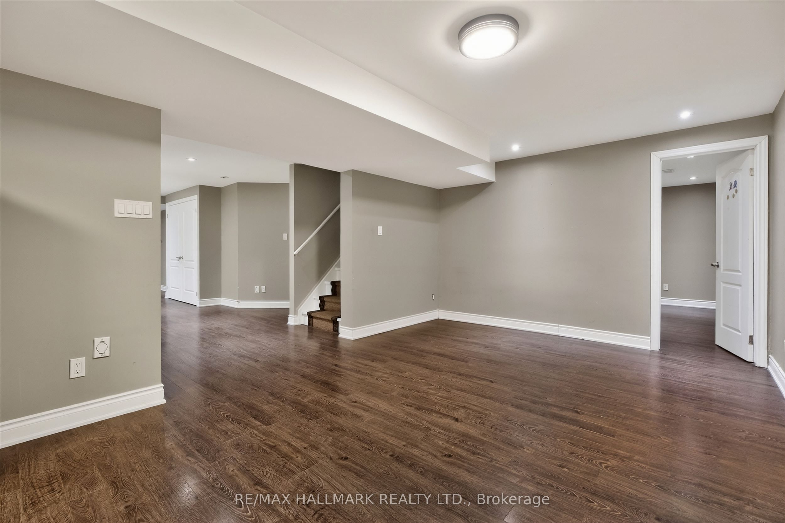 99 Royal West Drive Property Photo 35