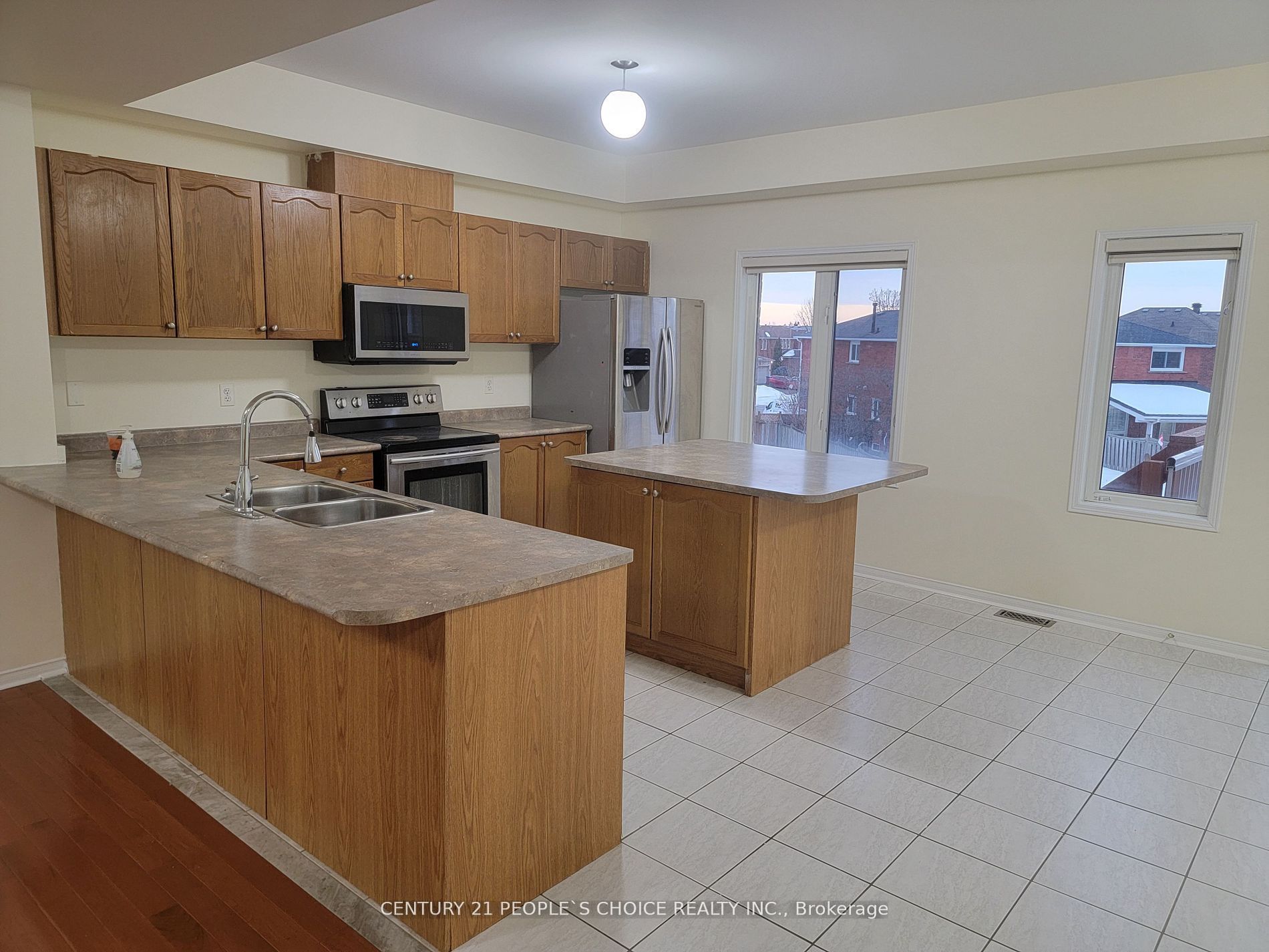 783 Millworks Crescent Upper Property Photo 7