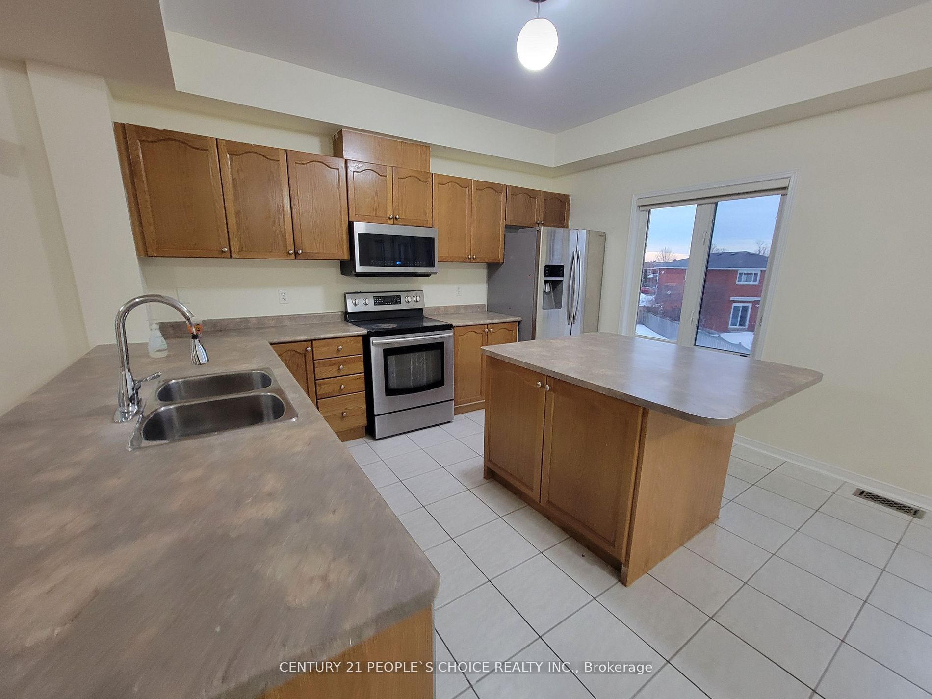 783 Millworks Crescent Upper Property Photo 8