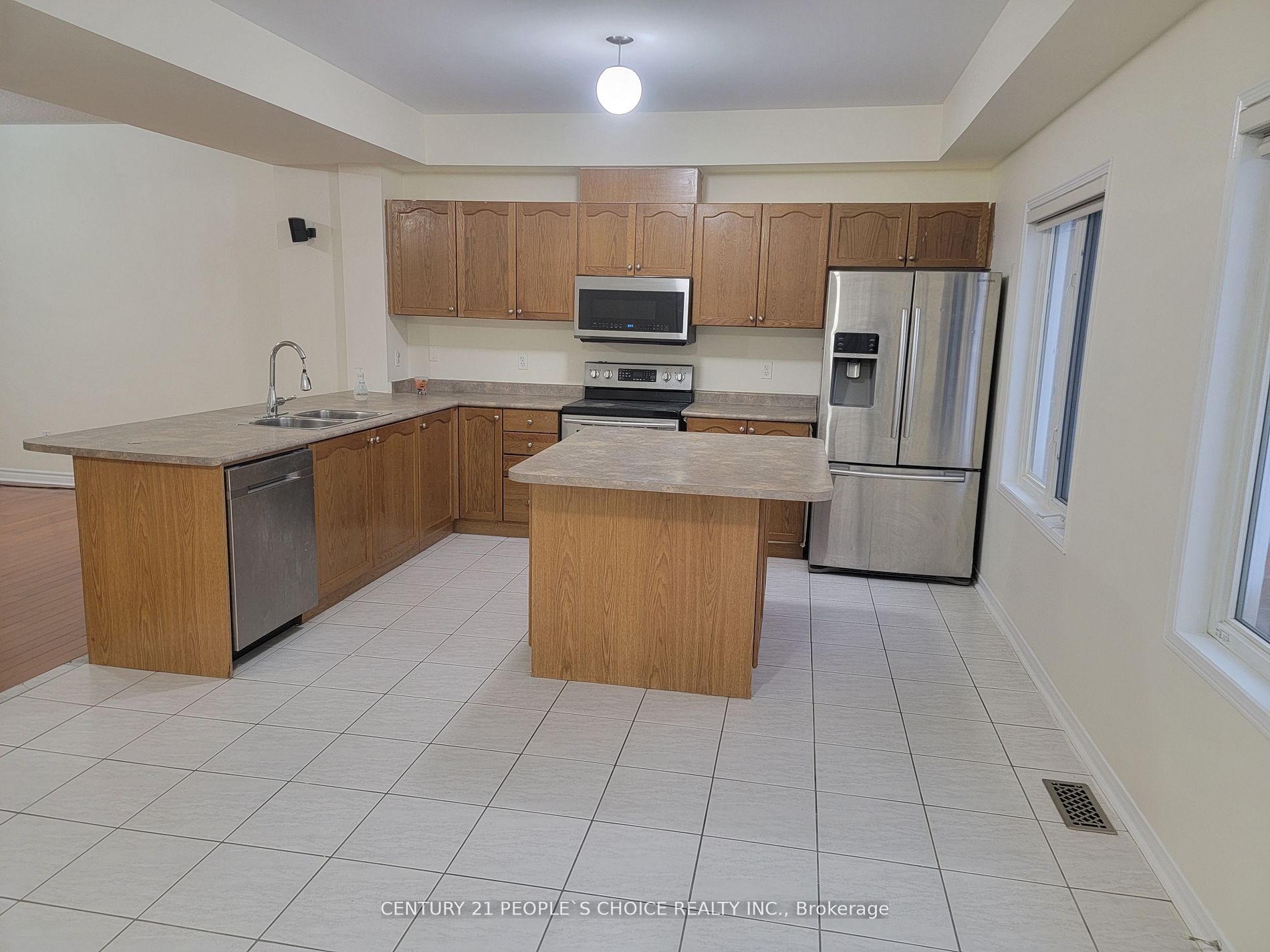 783 Millworks Crescent Upper Property Photo 9