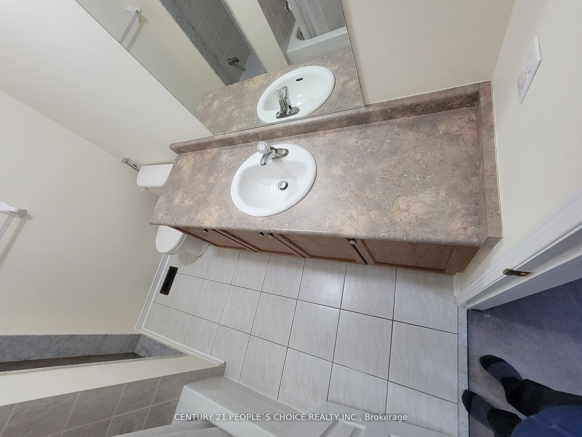 783 Millworks Crescent Upper Property Photo 18