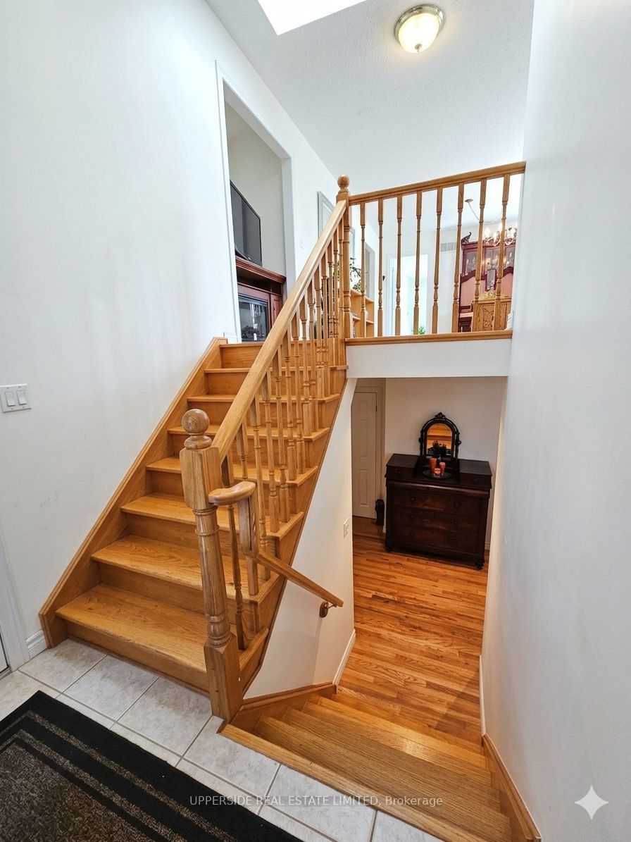 4 Kingsley Road S Property Photo 3