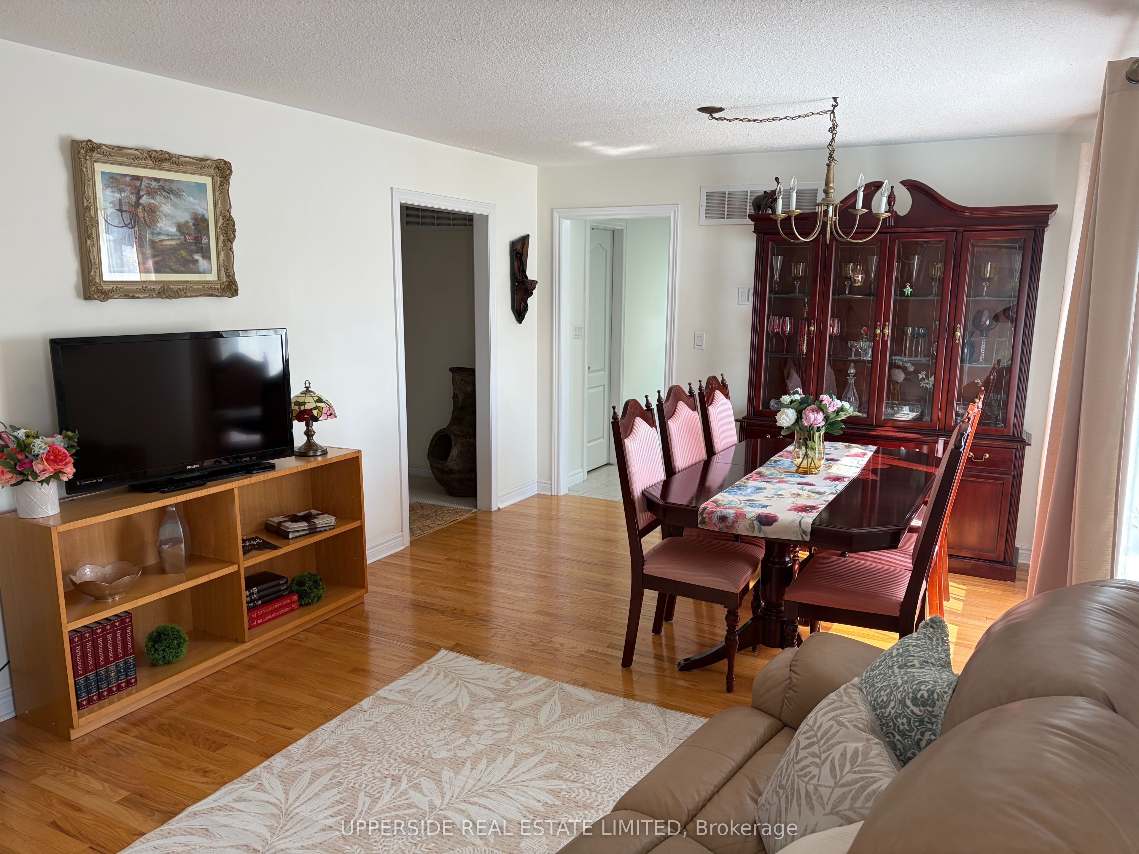 4 Kingsley Road S Property Photo 8