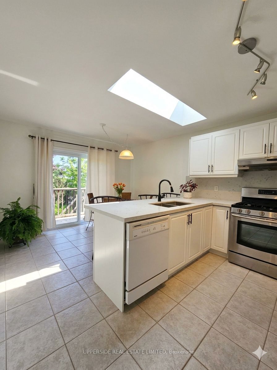 4 Kingsley Road S Property Photo 10