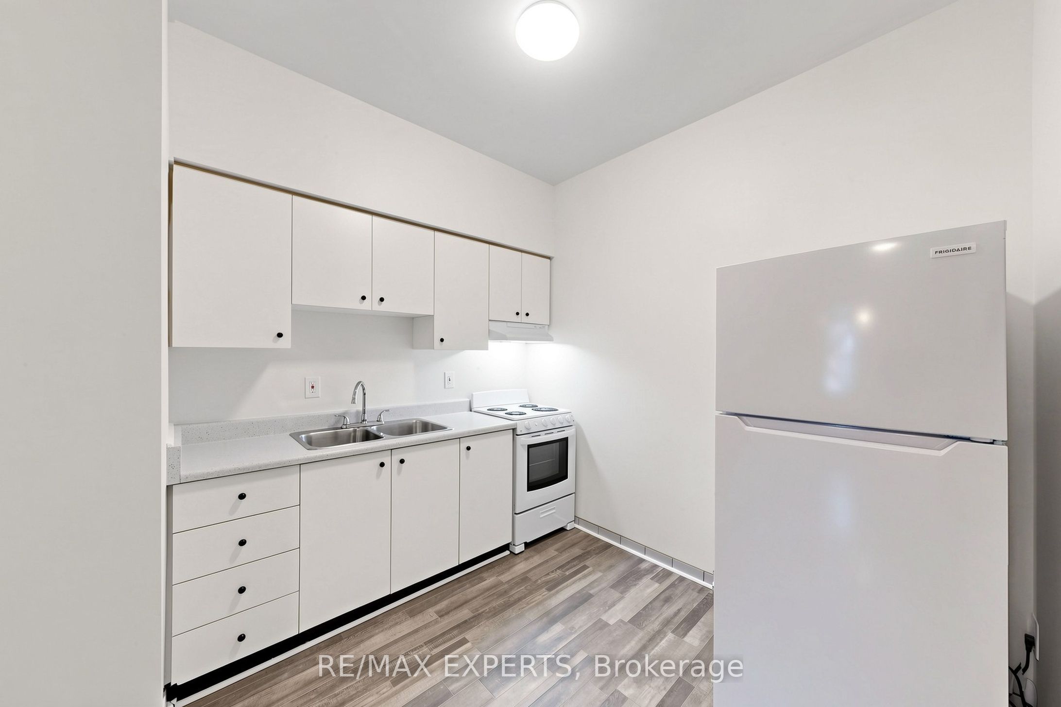 218 Close Avenue 204 Property Photo 11