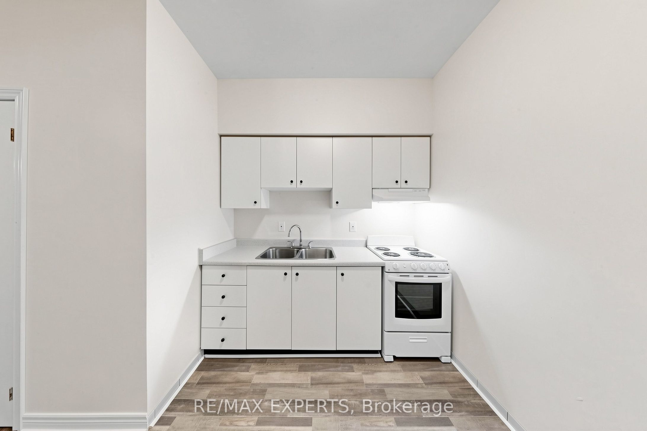 218 Close Avenue 204 Property Photo 15