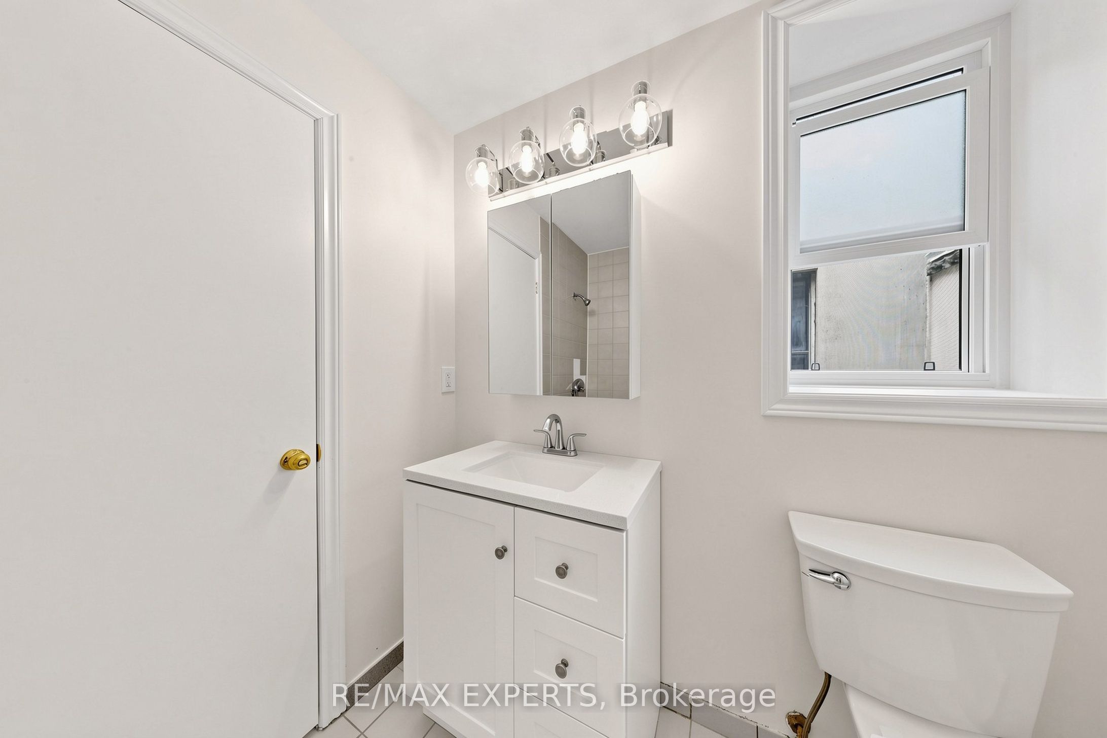 218 Close Avenue 204 Property Photo 29