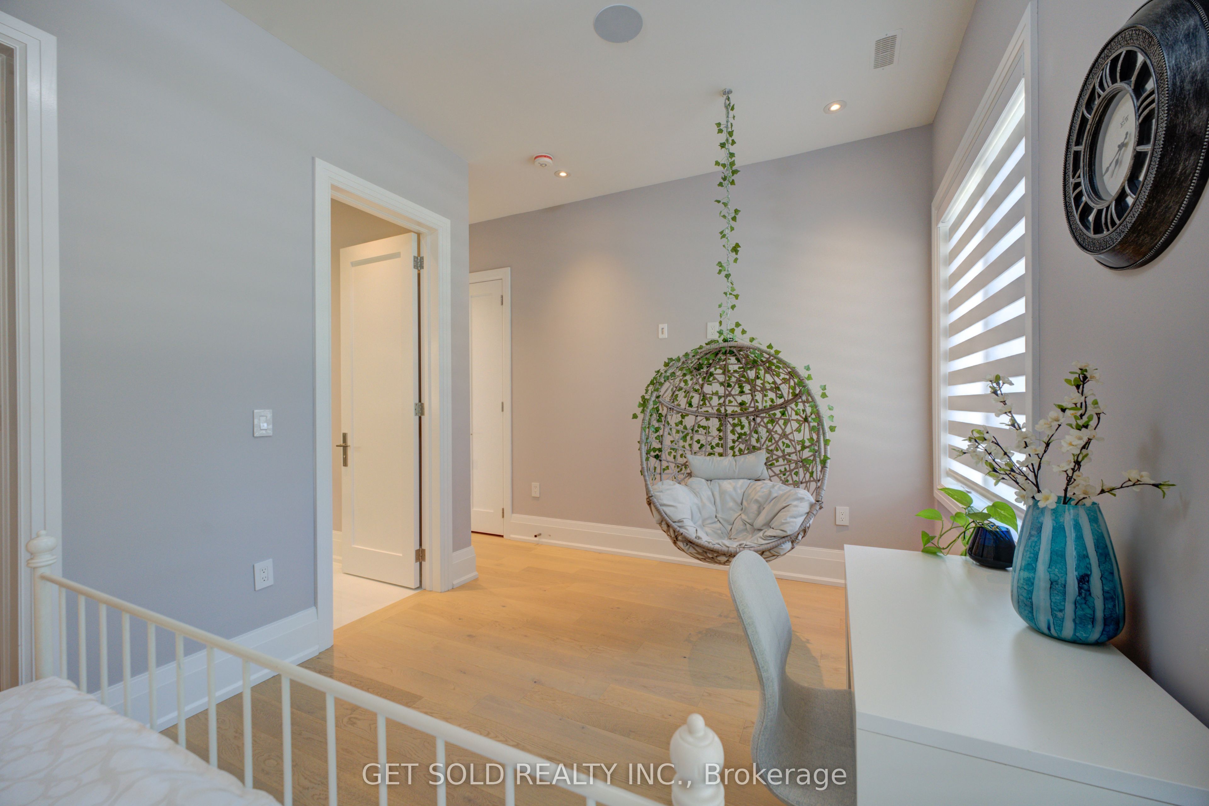 150 Wolfdale Avenue Property Photo 32