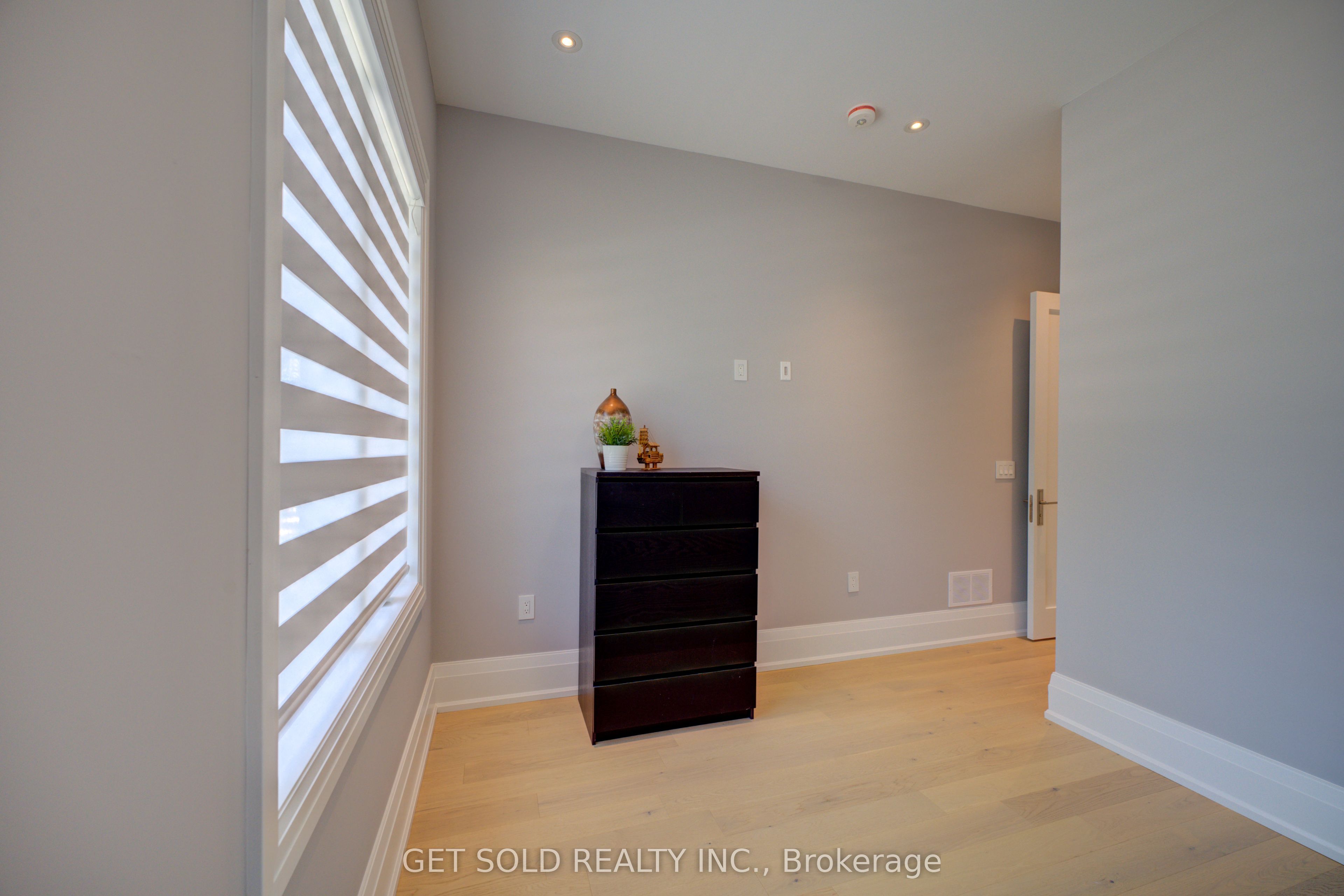 150 Wolfdale Avenue Property Photo 34