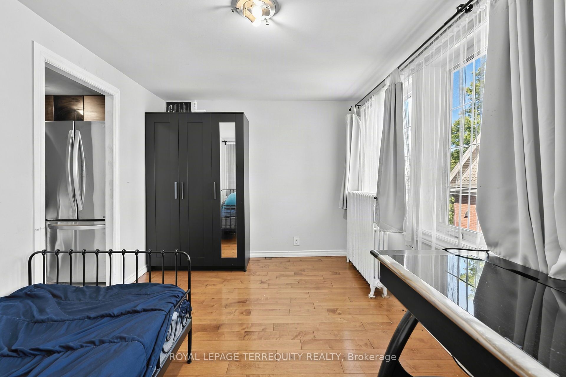 35 Elizabeth Street N Property Photo 33