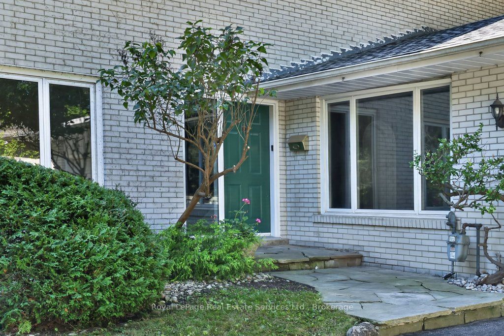 328 Dalewood Drive Property Photo 3