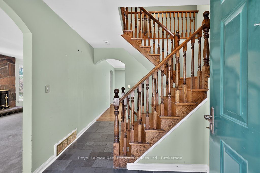 328 Dalewood Drive Property Photo 5