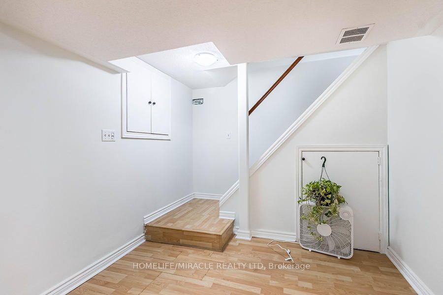 21 Tralee Street Property Photo 38