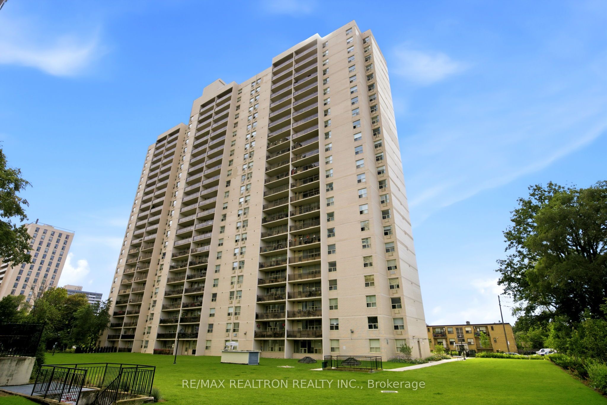 155 Marlee Avenue 909