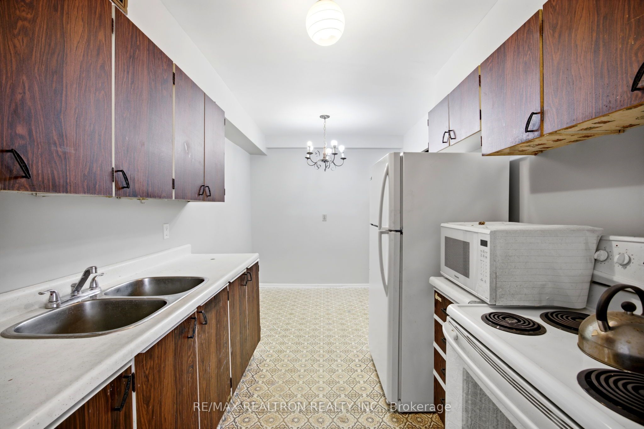 155 Marlee Avenue 909 Property Photo 20