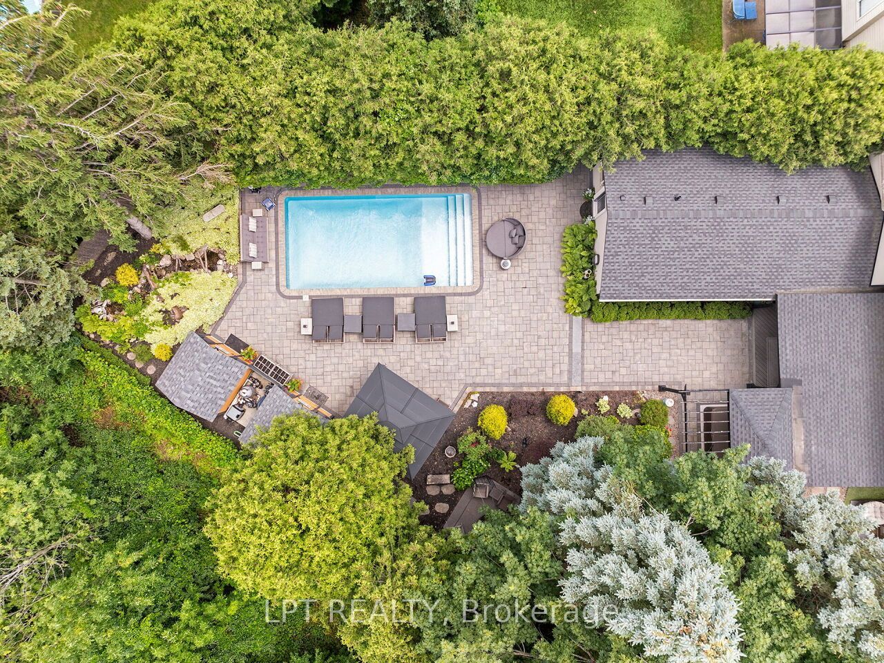 493 Tipperton Crescent Property Photo 3