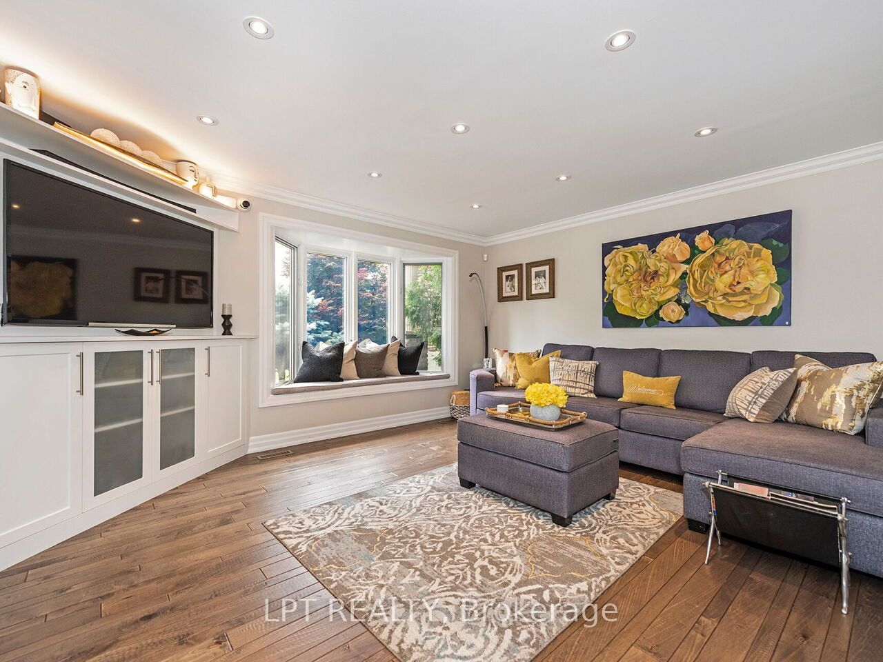 493 Tipperton Crescent Property Photo 6