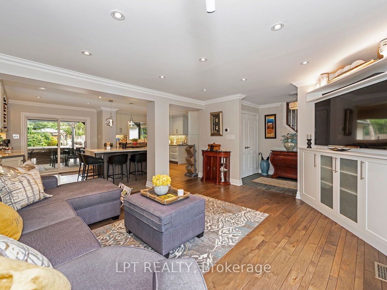 493 Tipperton Crescent Property Photo 8