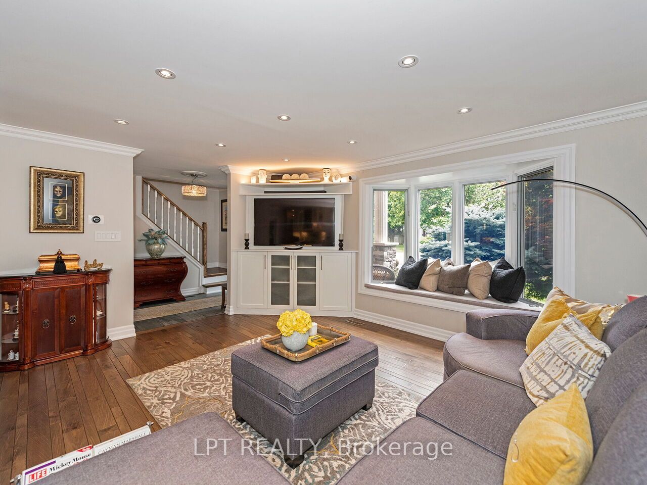 493 Tipperton Crescent Property Photo 9