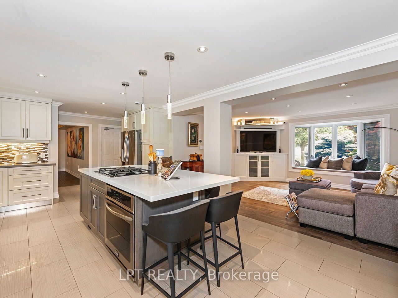493 Tipperton Crescent Property Photo 11